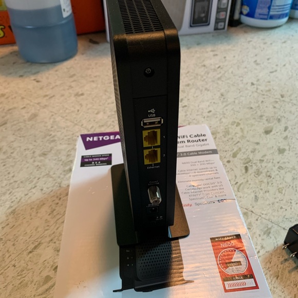 NetGear C3700-100NAS WiFi Cable Modem Router - Picture 4 of 4